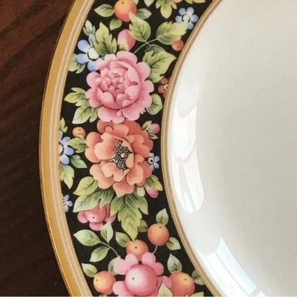 Wedgewood Bone China Salad Plate Floral Gold Rim Clio Pattern Vintage 1990s - Picture 3 of 6